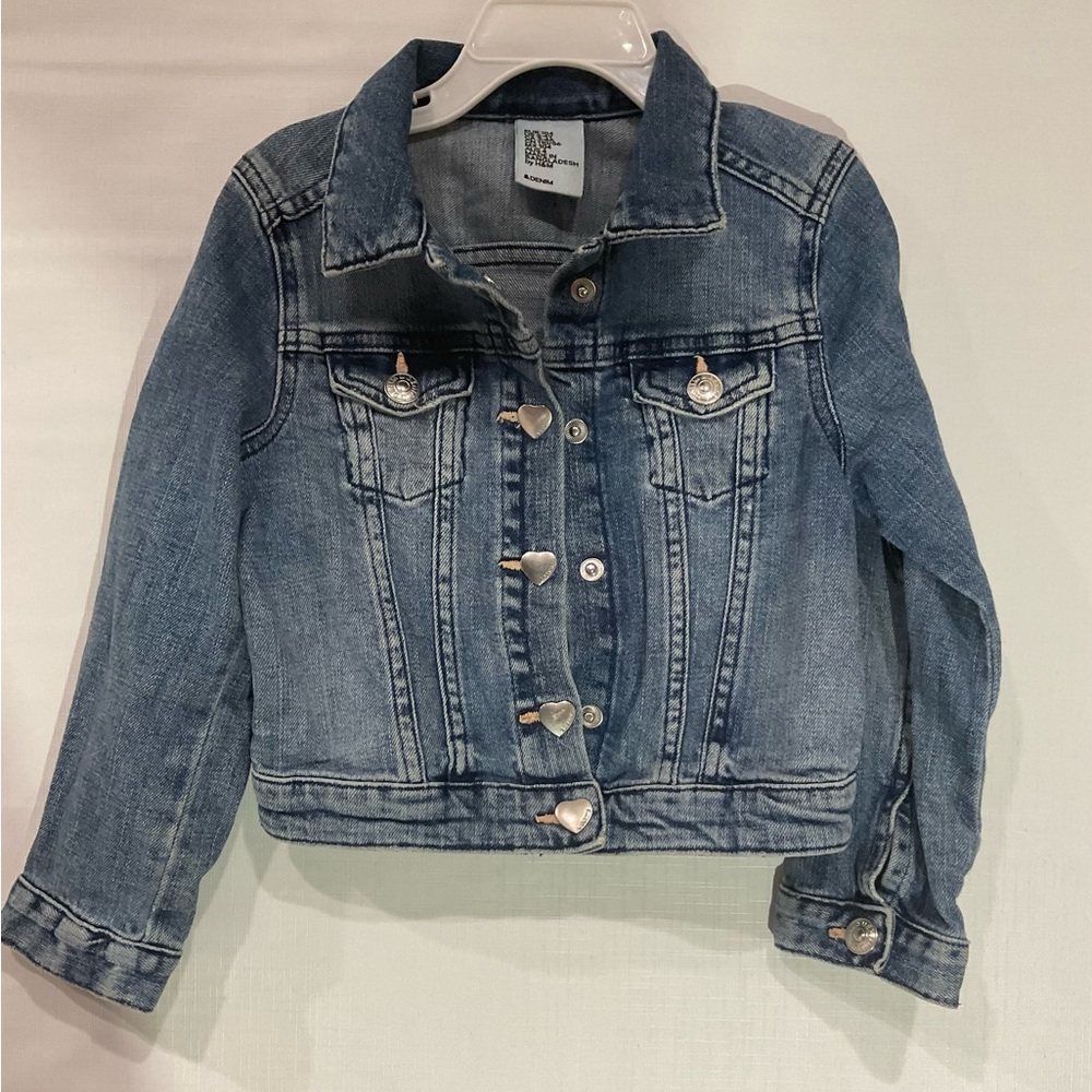 ☀️☀️☀️H&M Girl’s Soft Denim Silver Hearts Buttons Jacket, 3-4 yrs